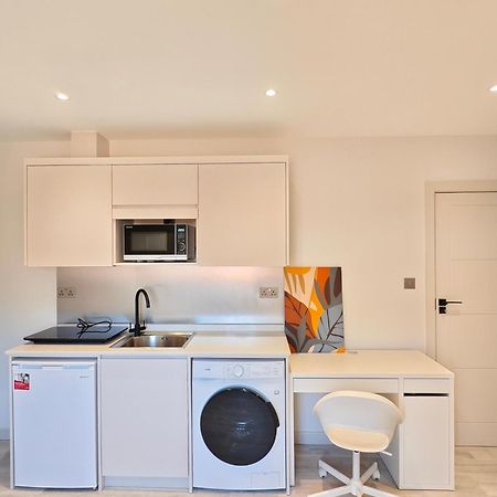 Morden Stratford Studio 1 Hotel London Exterior photo